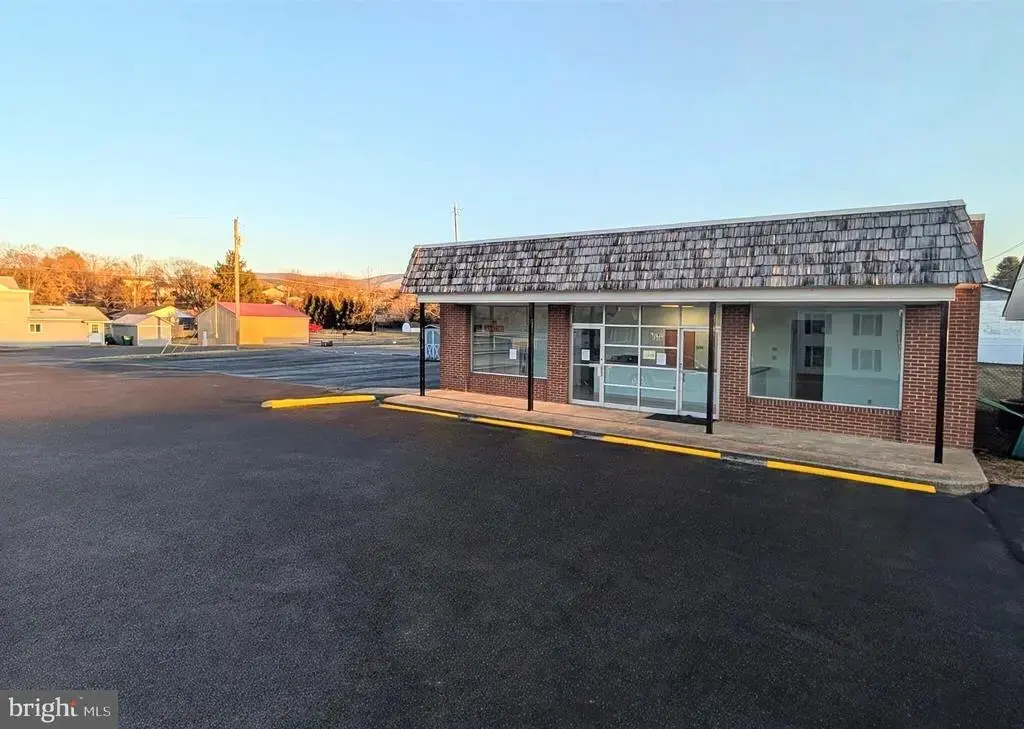 1208 E Main St, LURAY