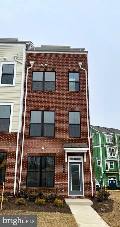 592 Watermans Dr, WOODBRIDGE