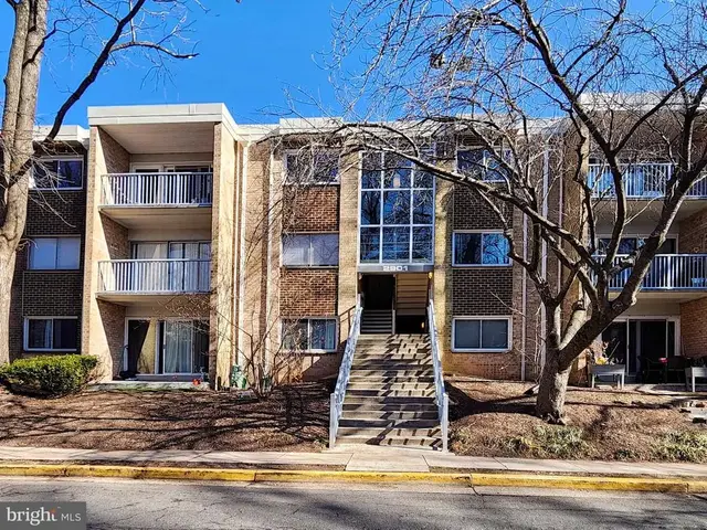2901 Charing Cross Rd #8, Falls Church