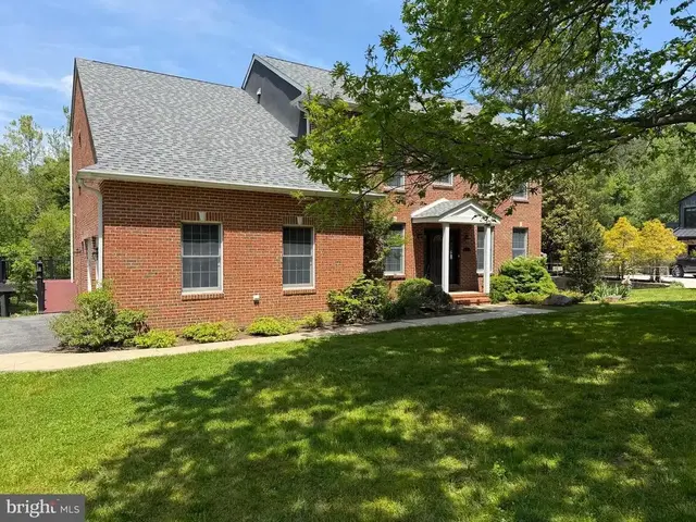 1 Nob Hill Rd, Wilmington
