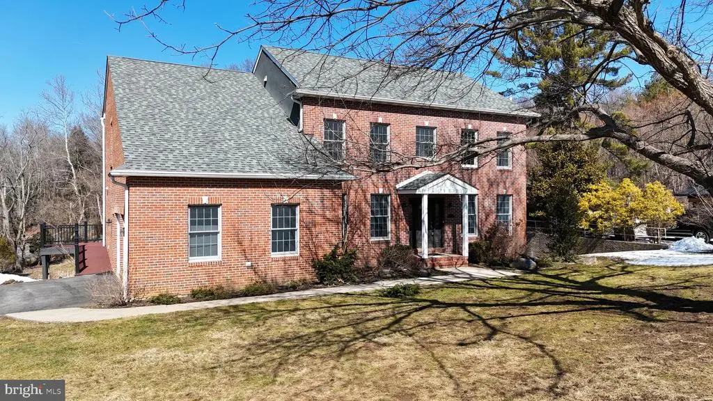 1 Nob Hill Rd, Wilmington