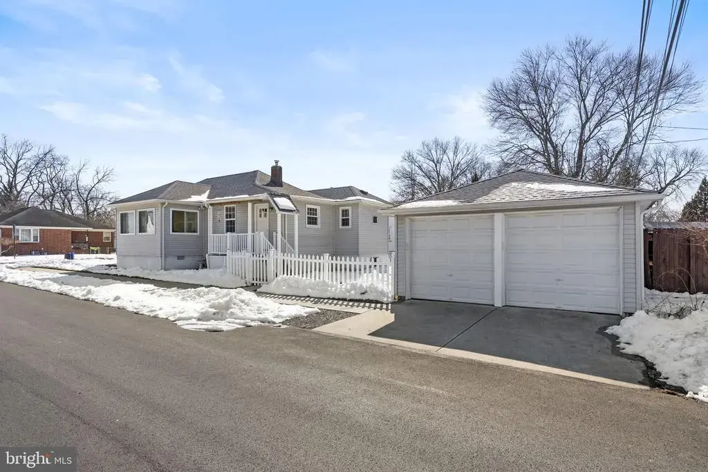 400 Clymer Ave, MORRISVILLE