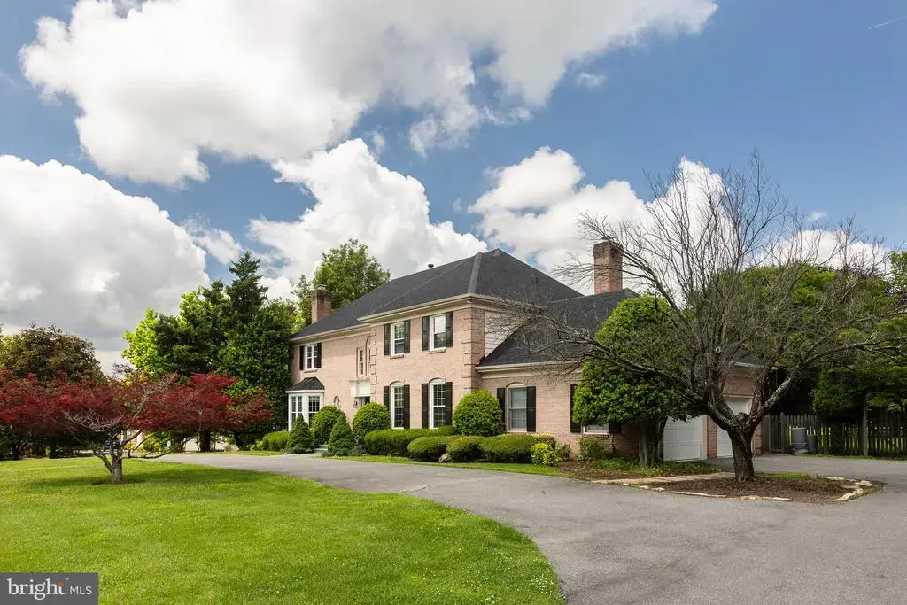 8809 Saunders Ln, BETHESDA