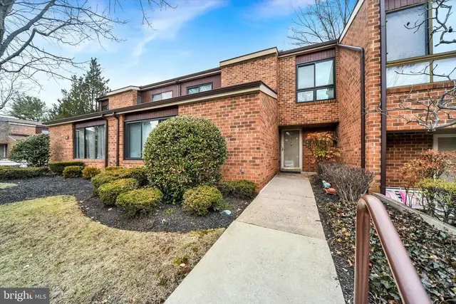 43 Stirrup Ct #8, Pikesville