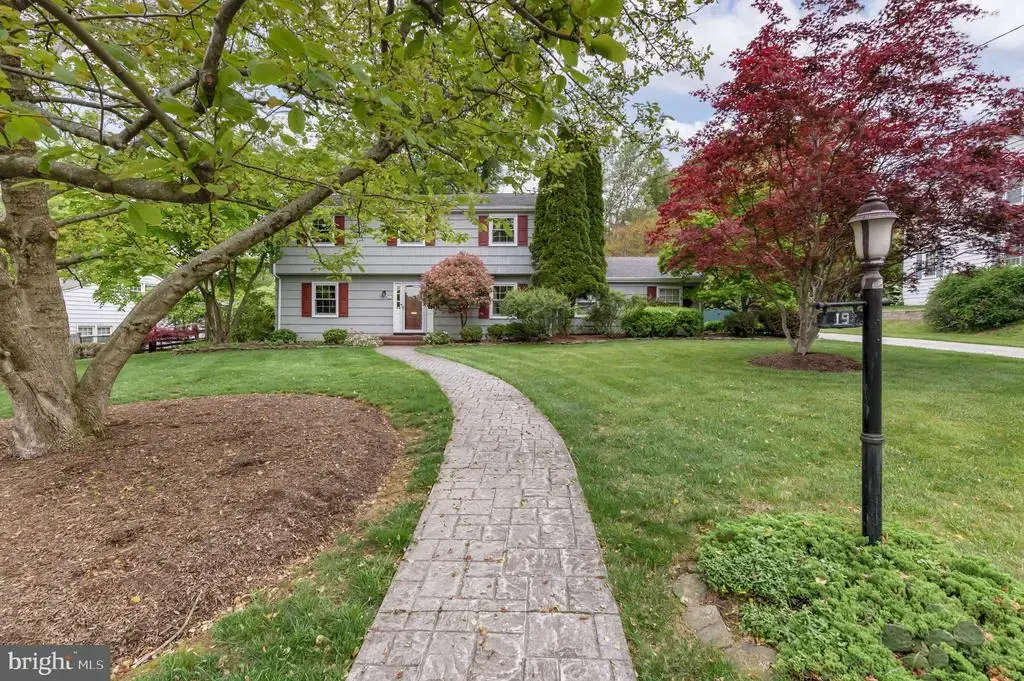 19 Farm Rd, EWING