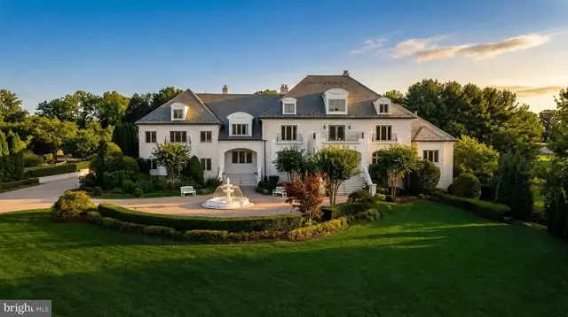1521 Hunter Mill Rd, Vienna