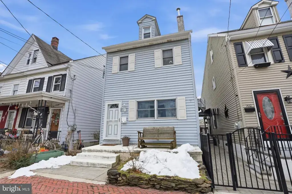 650 Pine St, BRISTOL