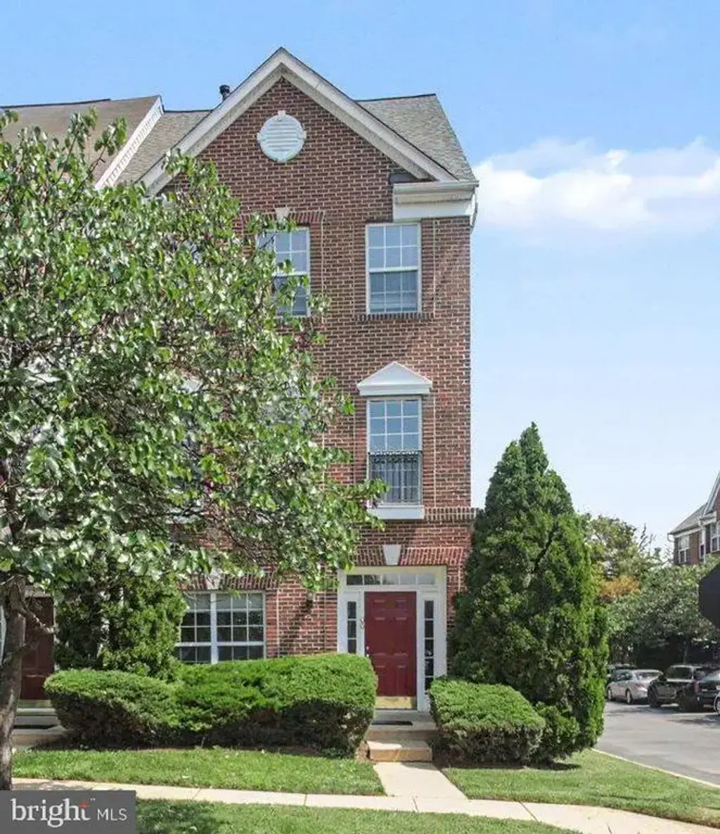 100 Meadows Ln, ALEXANDRIA