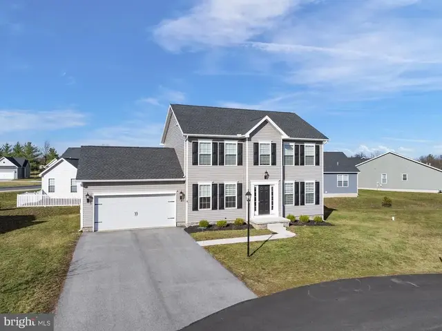 8 Nighthawk Ct, Gettysburg