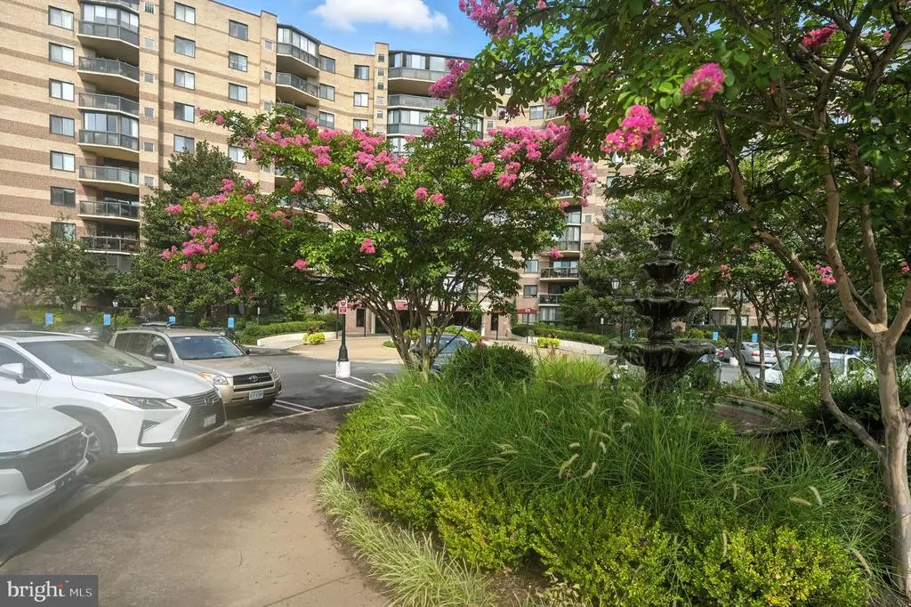 8370 Greensboro Dr #614, MCLEAN