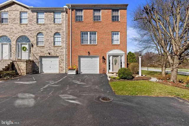 102 Lorenzo Ct #102, York