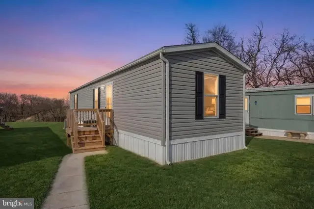69 Mobile Dr, Thomasville