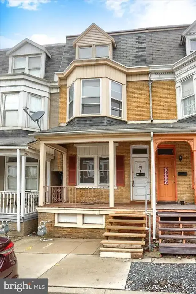 925 W College Ave, York