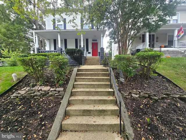 2427 Irving St Ne, Washington