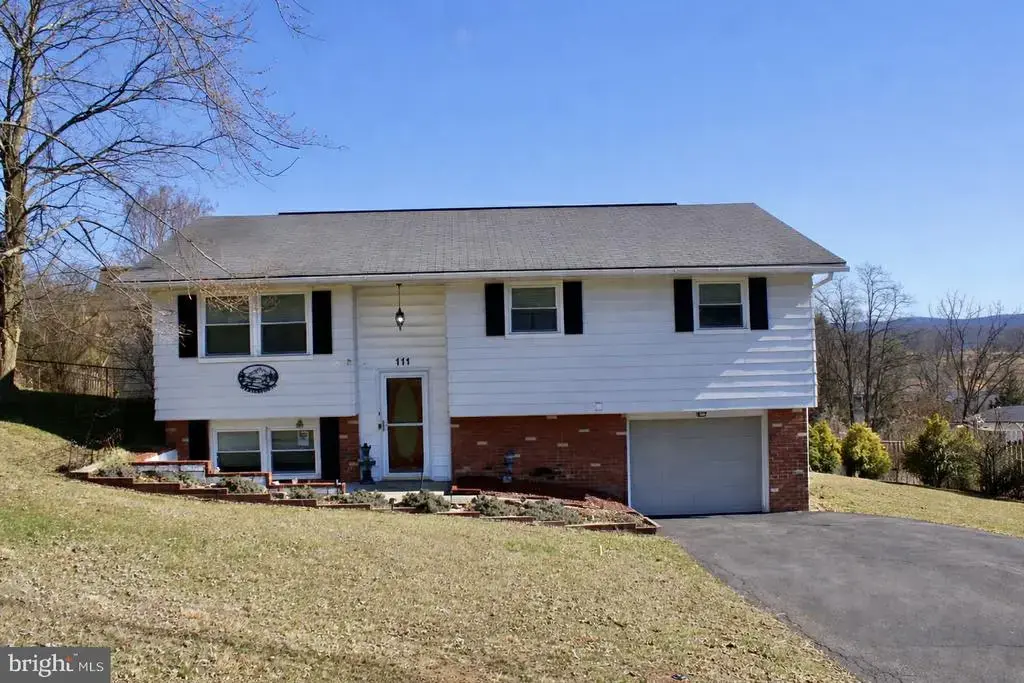 111 High Ln, CUMBERLAND