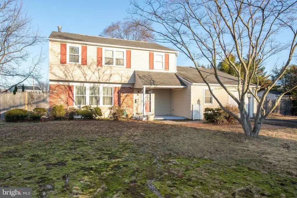240 Clearfield Cir, WARMINSTER