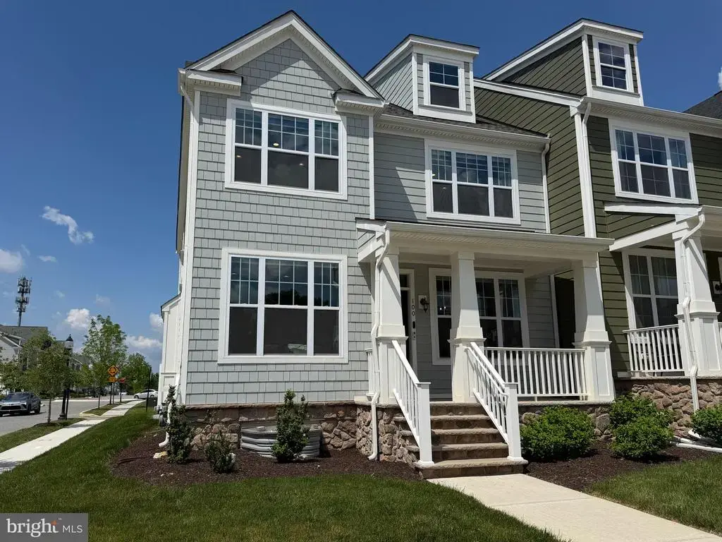 100 Lotus Ln, MALVERN