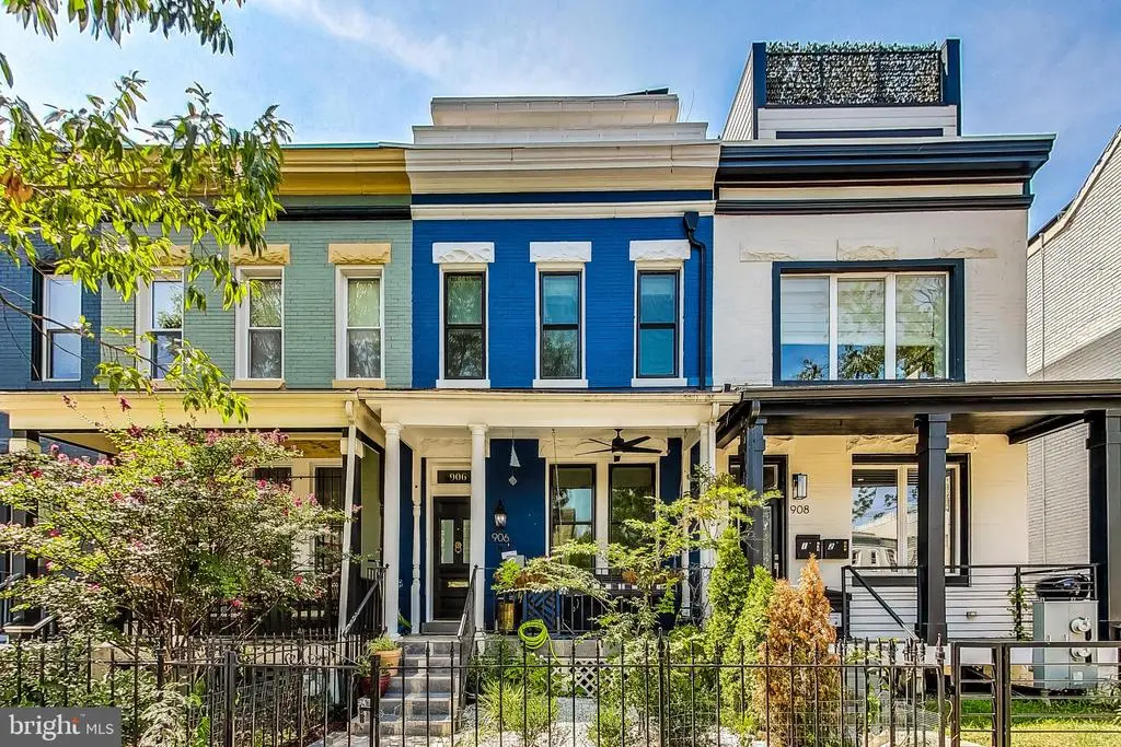 906 8th St Ne, WASHINGTON