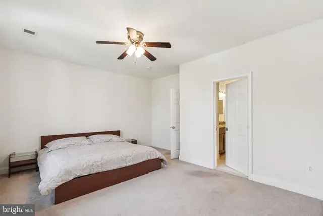 105 Commodore Ct, Philadelphia
