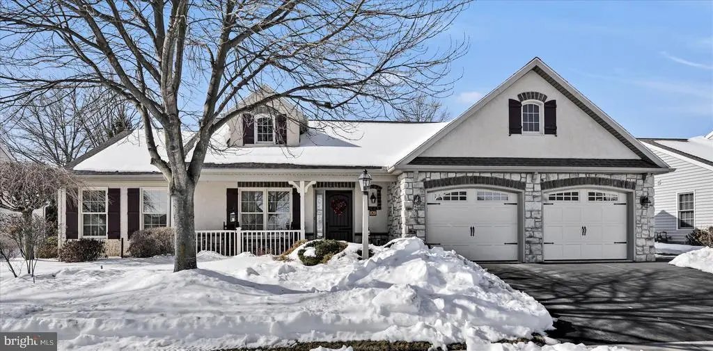 820 Cambridge Dr, MANHEIM