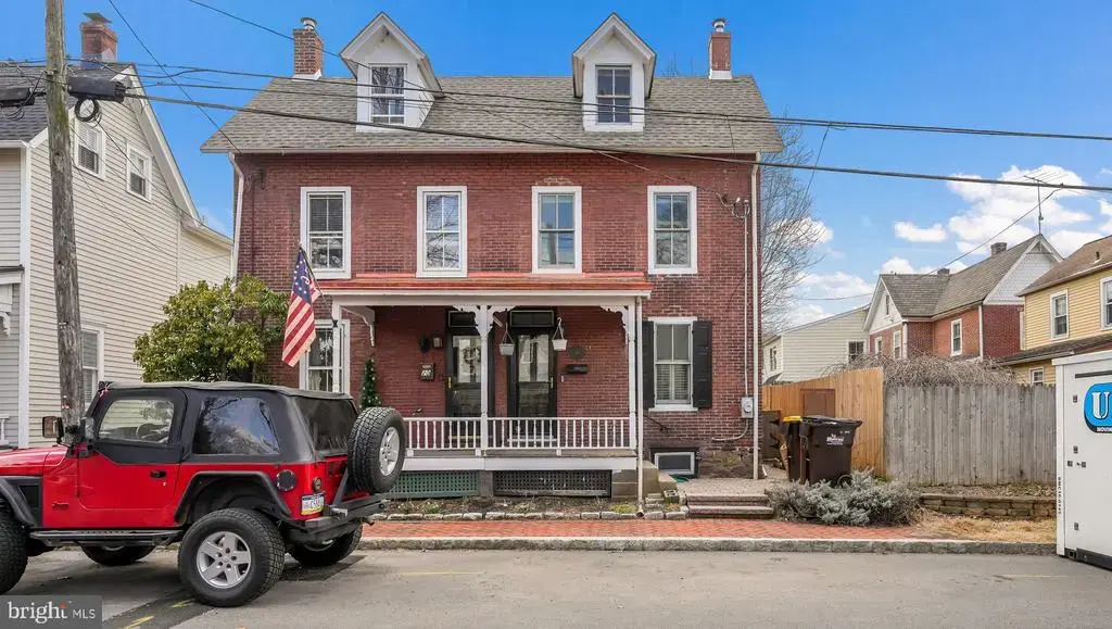 18 Penn St, NEWTOWN