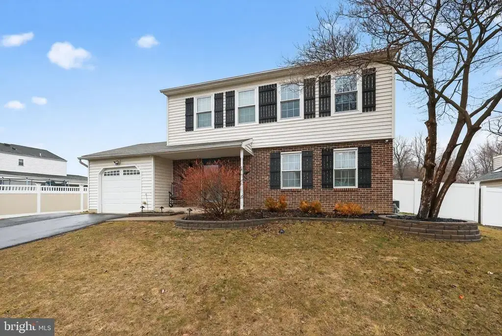 216 Hampton Dr, LANGHORNE