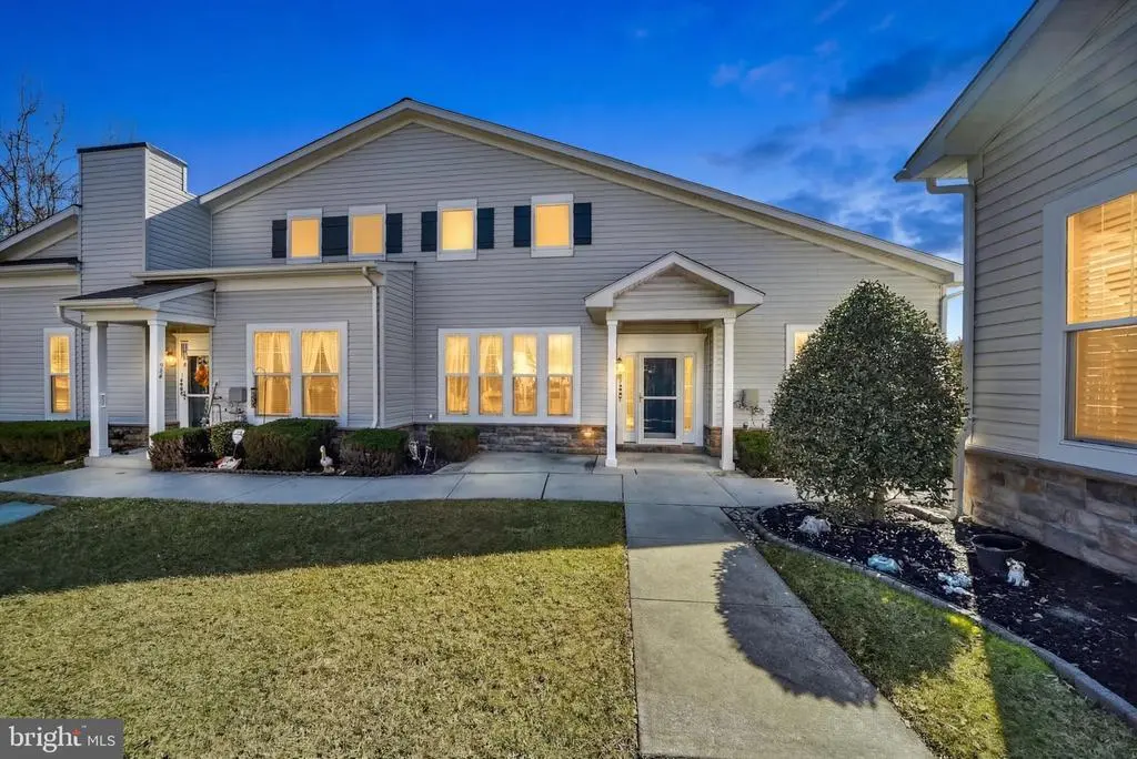 124 Jacobia Dr #b-8, Pasadena