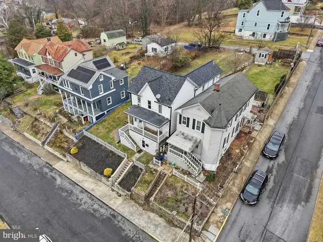 319 E A St #2, Brunswick