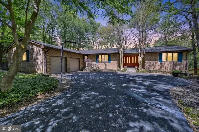 6 Drew Ct, Baldwin