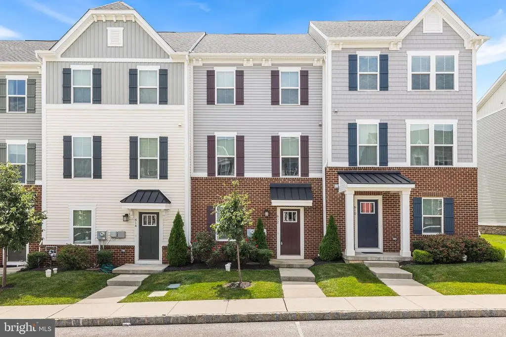 612 Holywell Dr, MALVERN