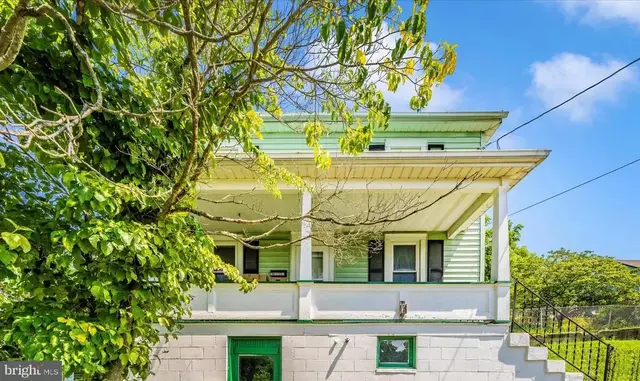 7 W B St, Brunswick