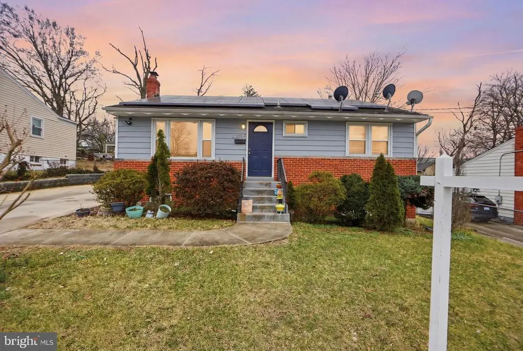 7421 Hendricks Dr, HYATTSVILLE