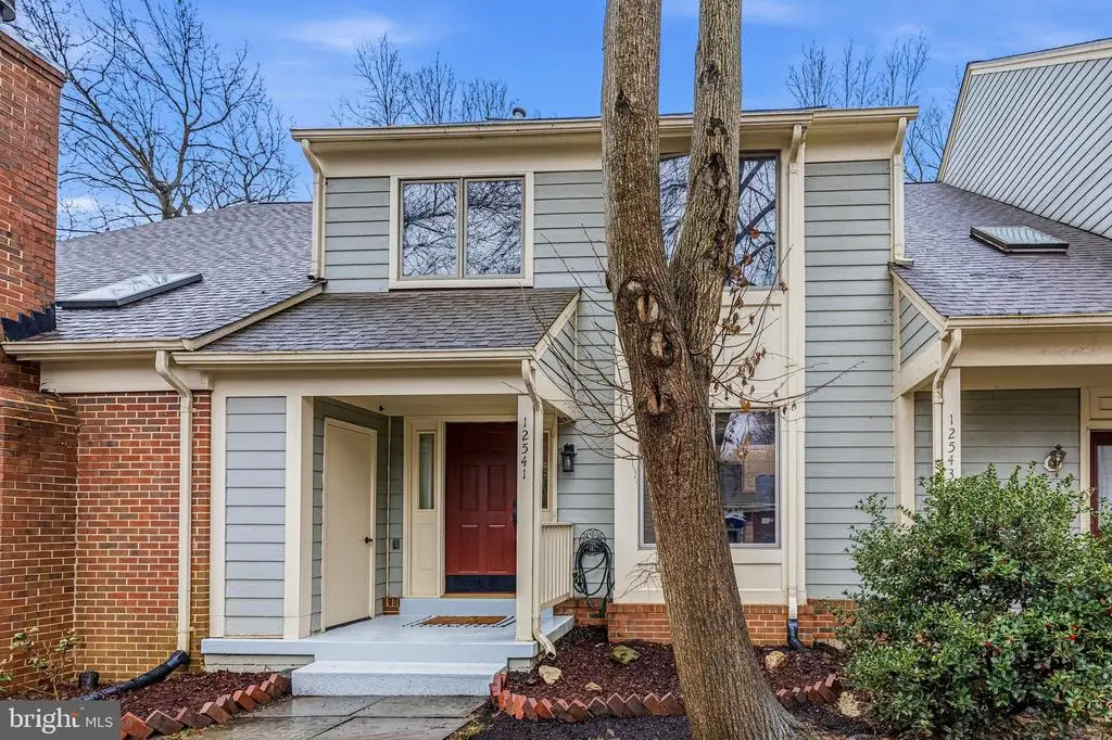 12541 N Lake Ct, FAIRFAX