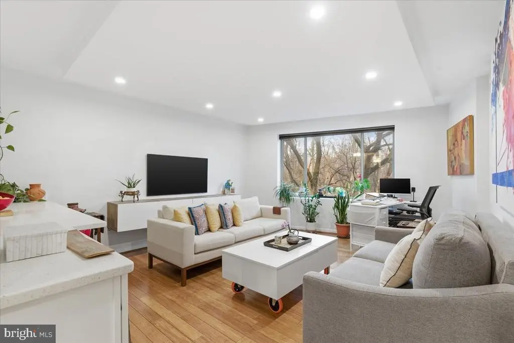 2141 Wisconsin Ave Nw #202, Washington