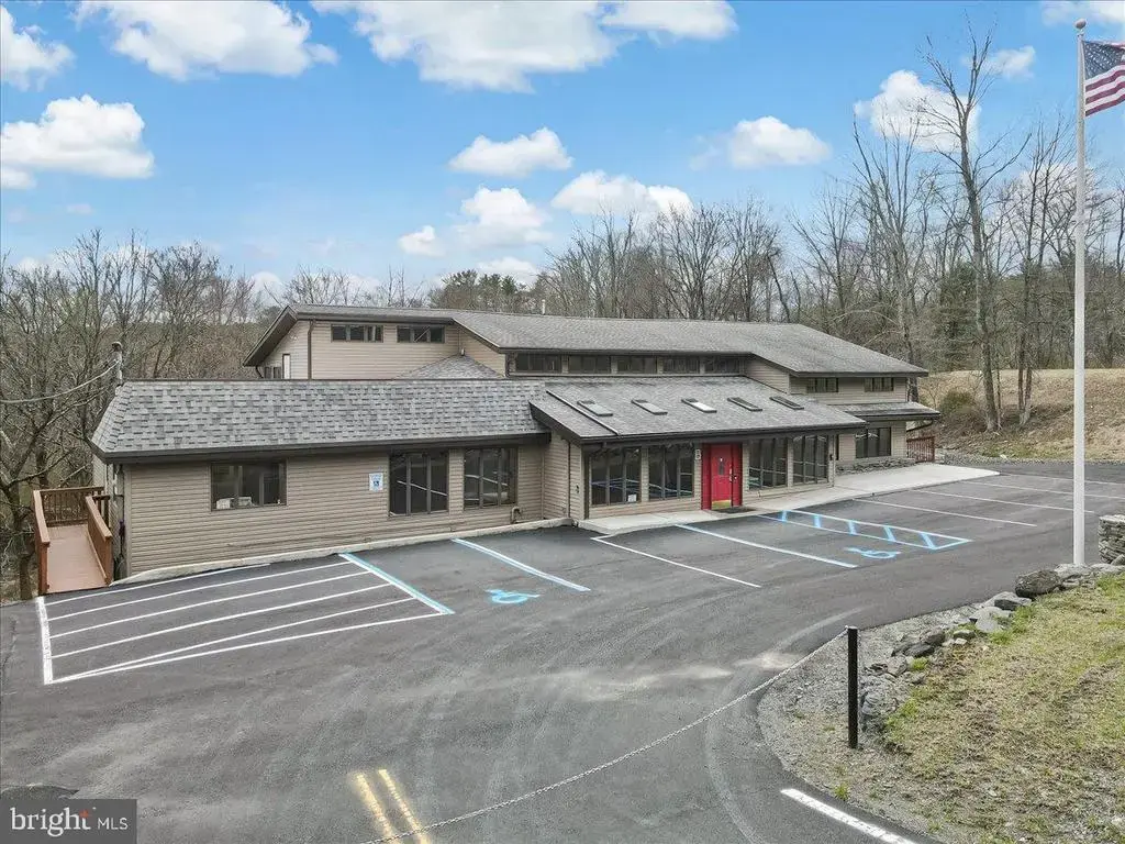 220 Silver Lake Rd Nw, DINGMANS FERRY