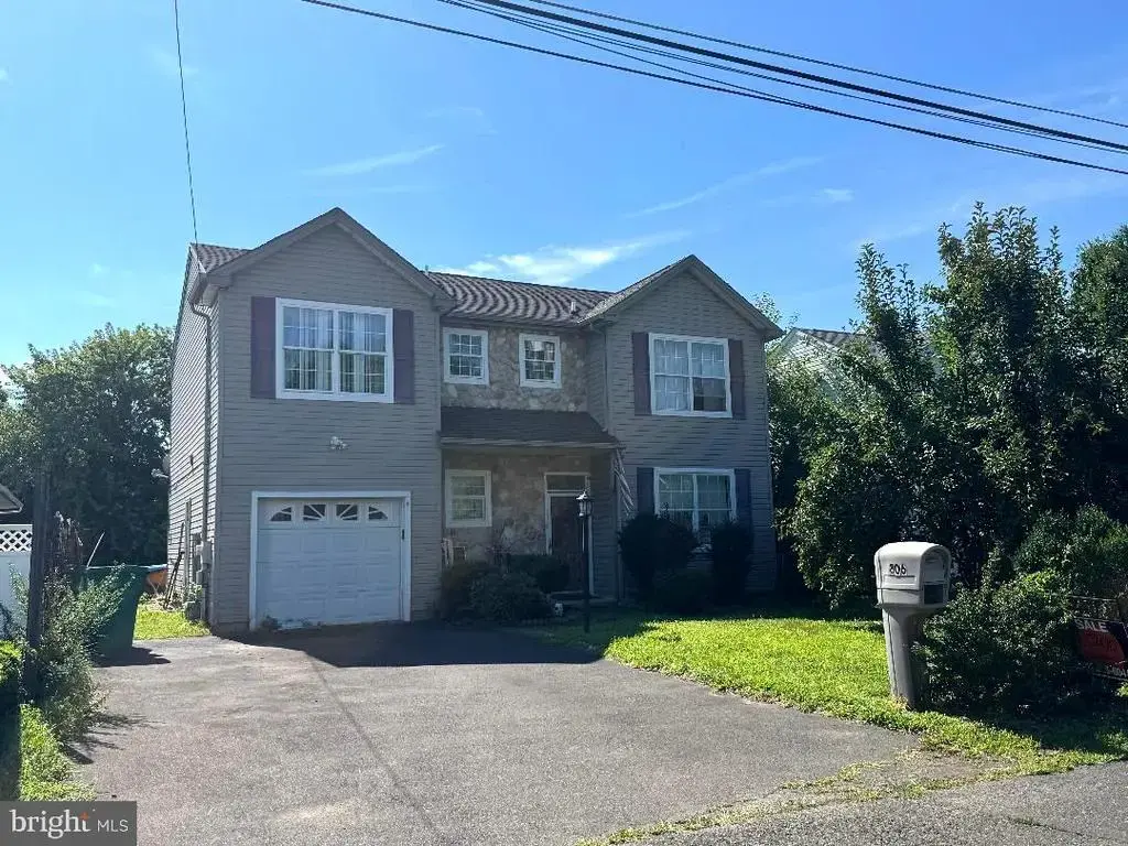 806 Logan Ave, CROYDON