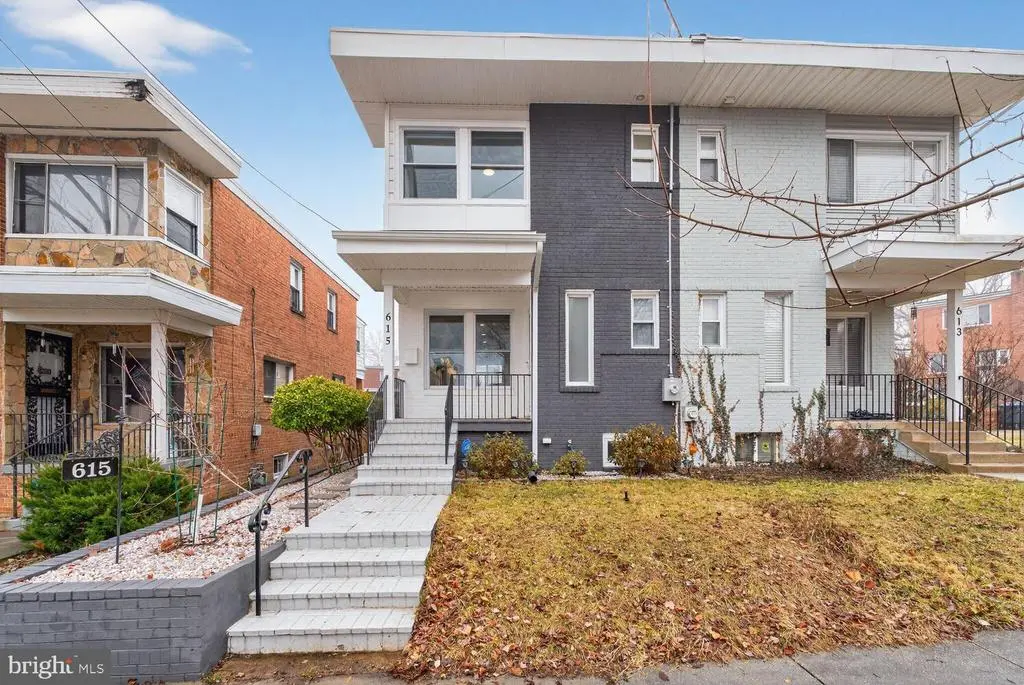 615 Kensington Pl Ne, WASHINGTON