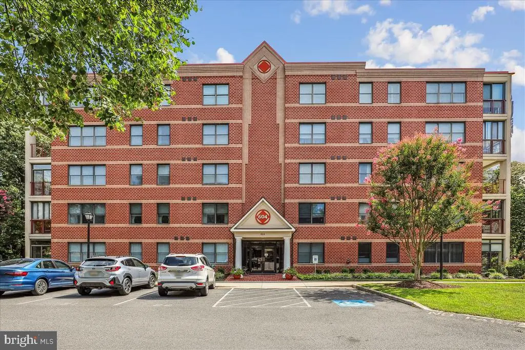 604 Mckinsey Park Dr #202, Severna Park