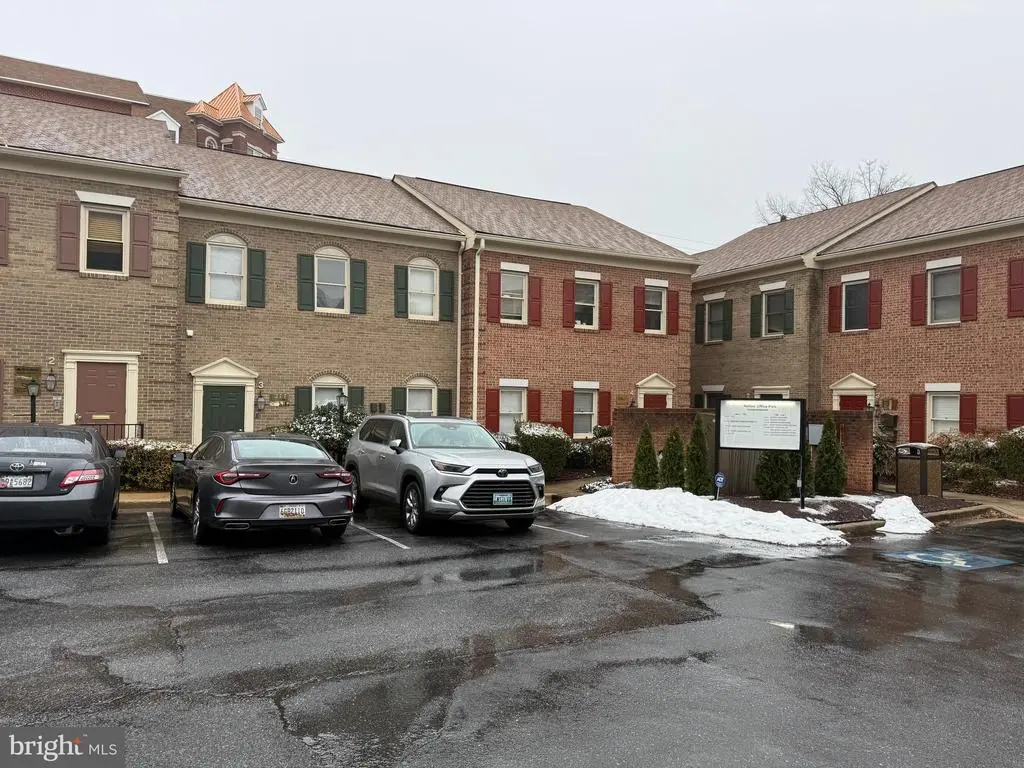 131 Rollins Ave #3 & 3a, Rockville