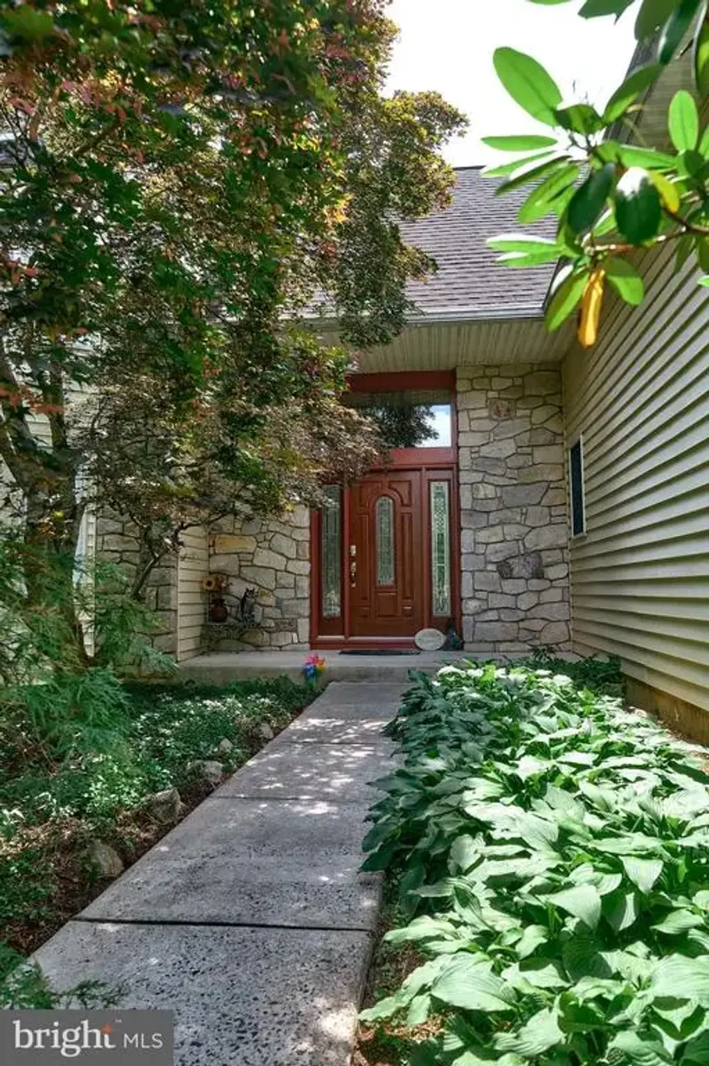 905 Pebble Ln, SOUTHAMPTON