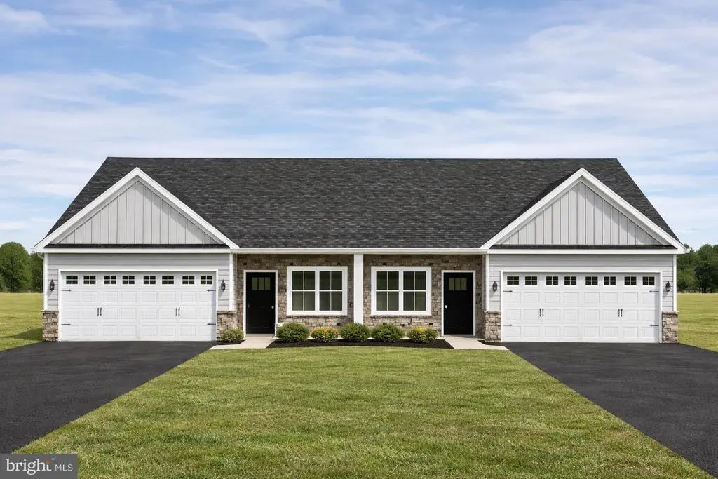 116 Hillard Field, LANCASTER