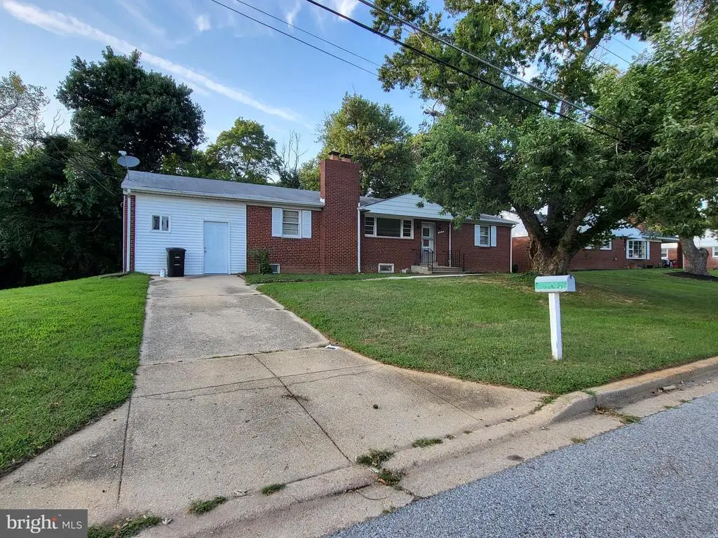 5900 Arbroath Dr, CLINTON