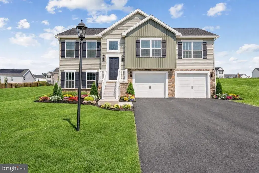 1668 Falcon Ln #243, CHAMBERSBURG