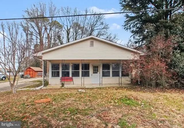 1228 Holly Vista Dr, Colonial Beach