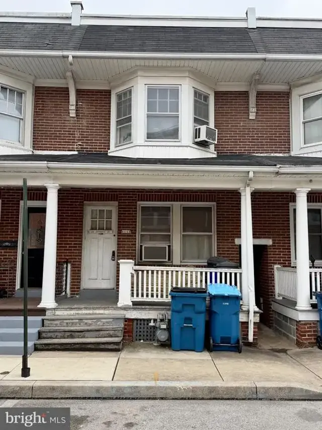 1112 W Poplar St, York