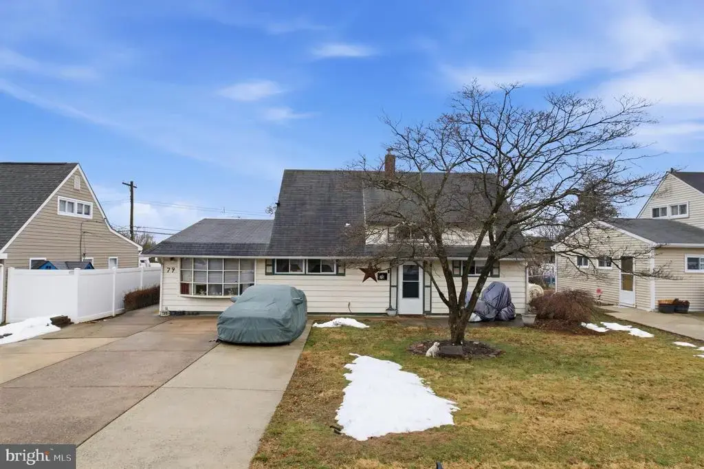 79 Autumn Ln, LEVITTOWN