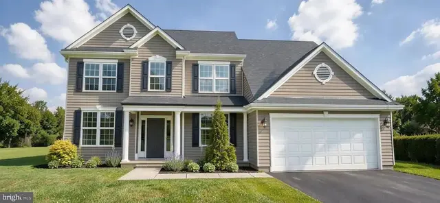 208 Farleigh Dr, Smyrna