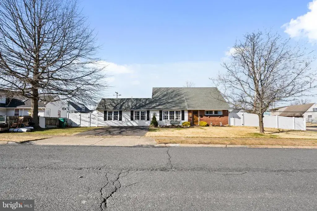 194 Cobalt Ridge Dr S #s, LEVITTOWN