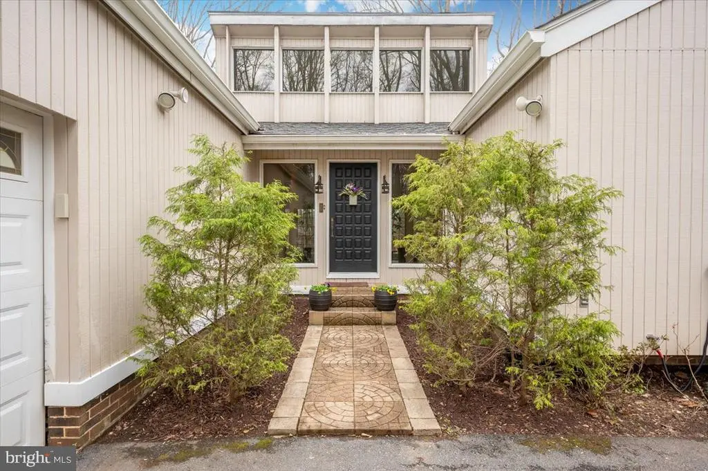 10101 Lloyd Rd, Potomac