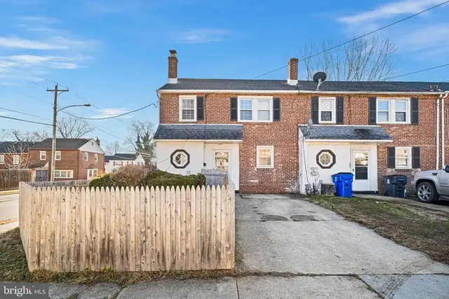 2 Polk Dr, Wilmington